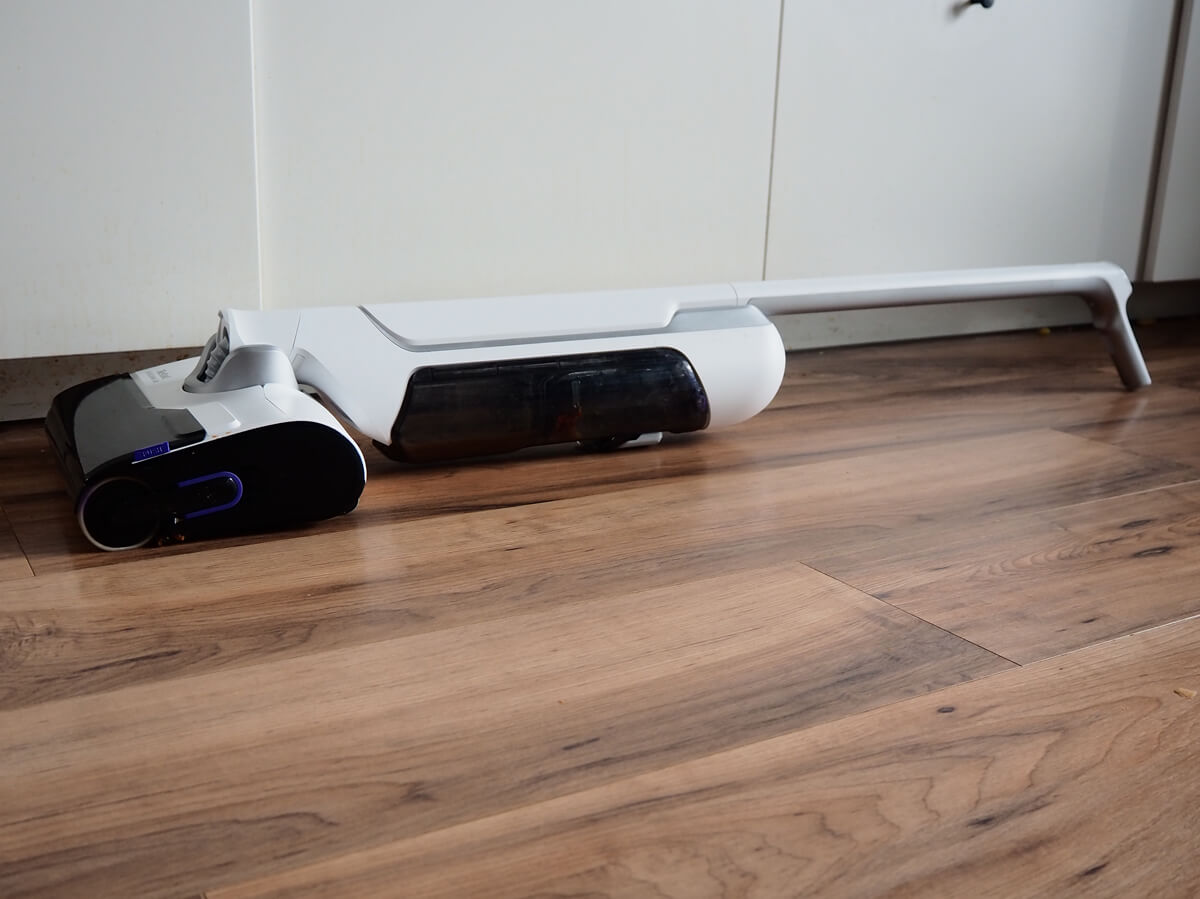 Odkurzanie pod meblami Tefal X-Clean 10 Odkurzanie pod meblami Tefal X-Clean 10